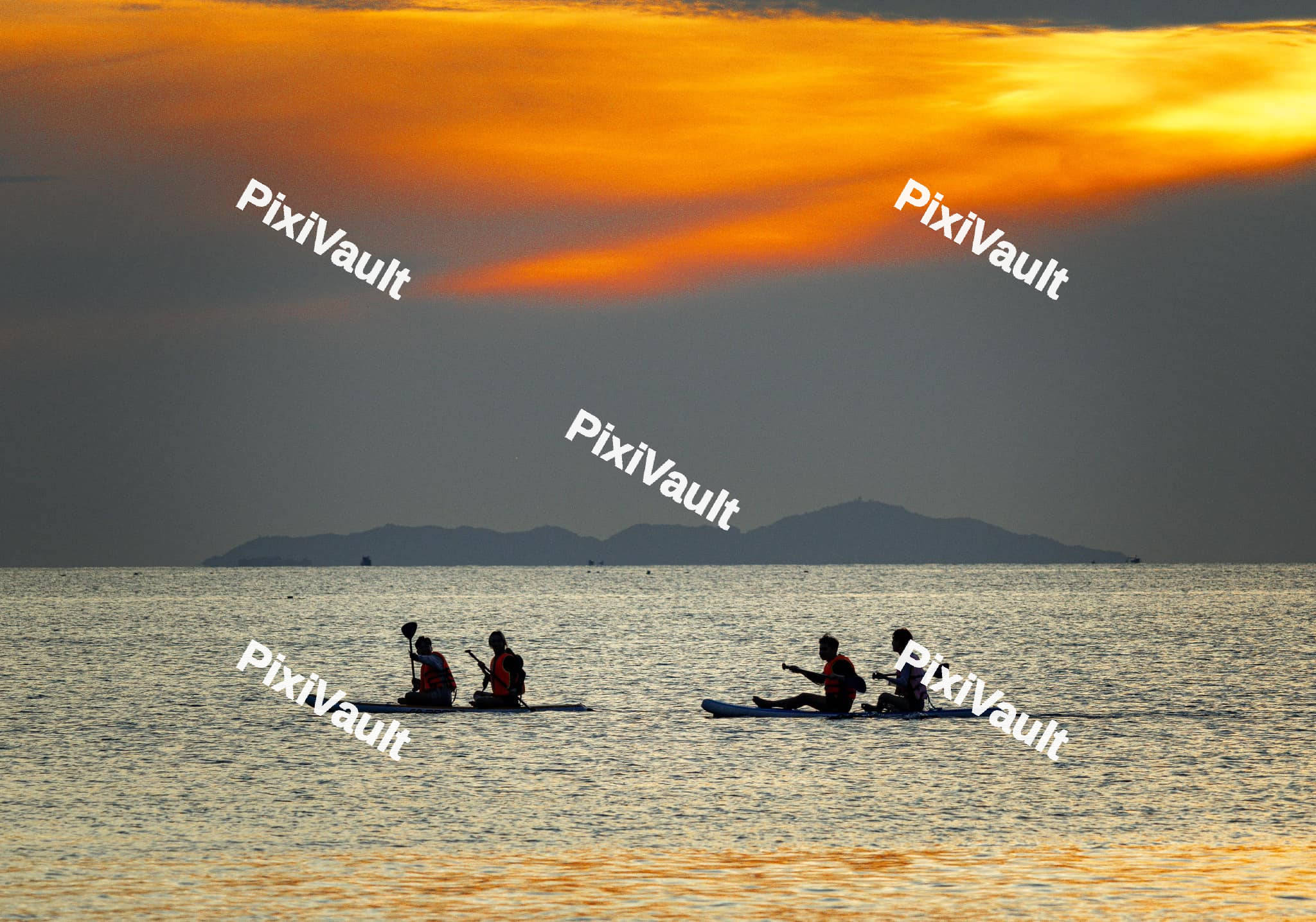 People on paddleboard